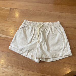 Cargo Shorts with Adjustable Waist and Breathable Fabric